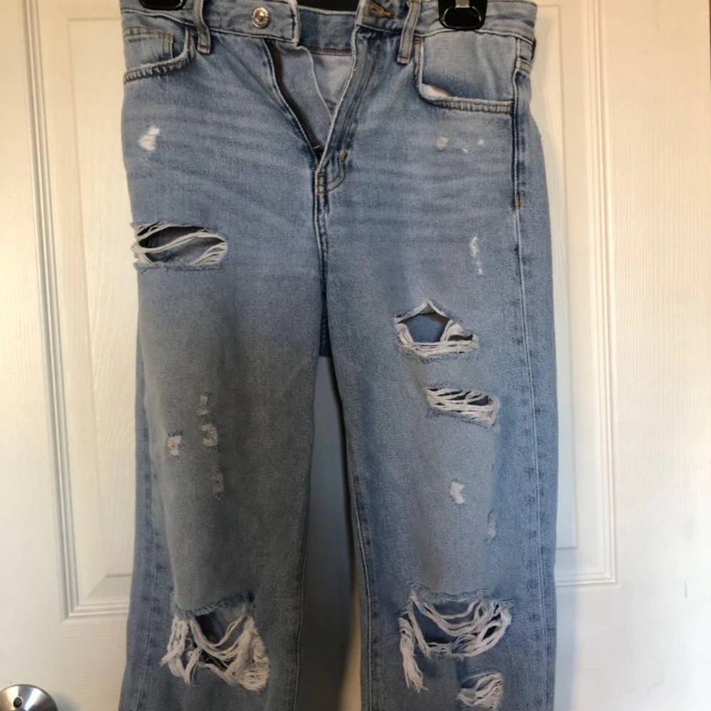 H&M Distressed Jeans - Sz 26